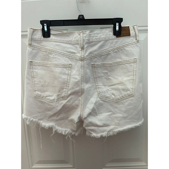 Women's American Eagle white distressed short shorts size 10 - Picture 2 of 4